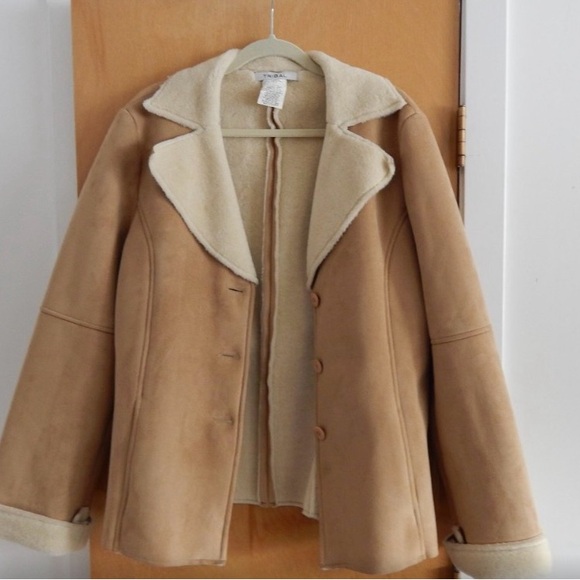 Faux Shearling Jacket Feels Light and Warm EUC - Picture 2 of 6